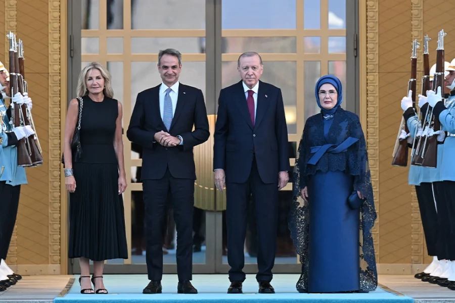 Σε εξέλιξη το δείπνο των ηγετών του NATO στην Άγκυρα – Υποδέχθηκε τον Μητσοτάκη στο Λευκό Παλάτι ο Ερντογάν