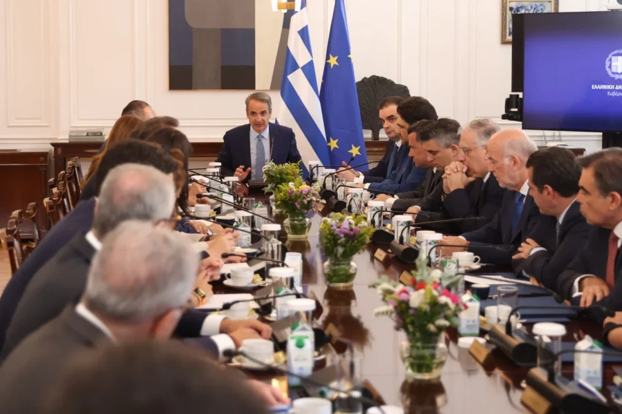 Ποιους υπουργούς έβγαλε στον…τάκο ο Κυριάκος! Τους ζήτησε να πιάσουν…στασίδι στα «παράθυρα». Τα «δανεικά» του ΠΑΣΟΚ και ο…μπροστινός της ΕΛΑΣ! Οι…μουσικές καρέκλες του Αλέξη και ο…κατήφορος της προέδρου Μαρίας!