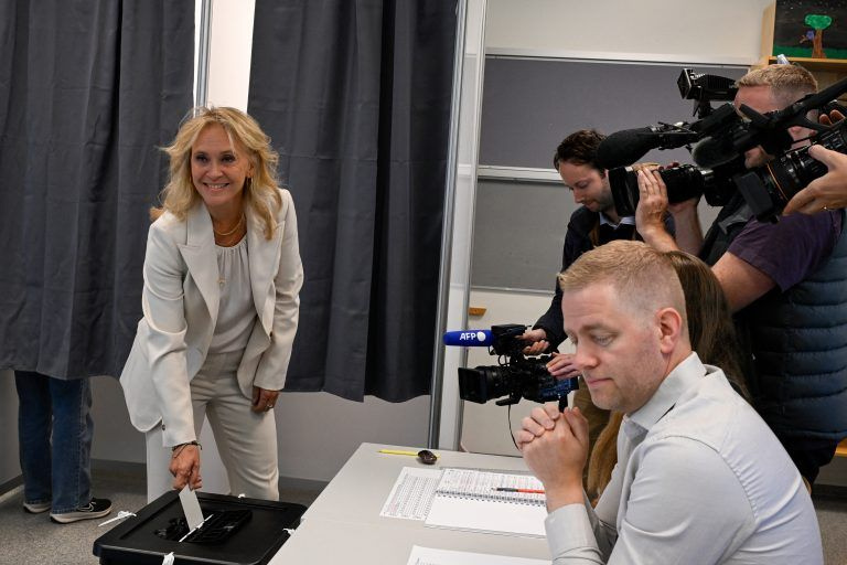 Ισλανδία: Ελαφρό προβάδισμα του «όχι» στο δημοψήφισμα – Συνεχίζεται η καταμέτρηση