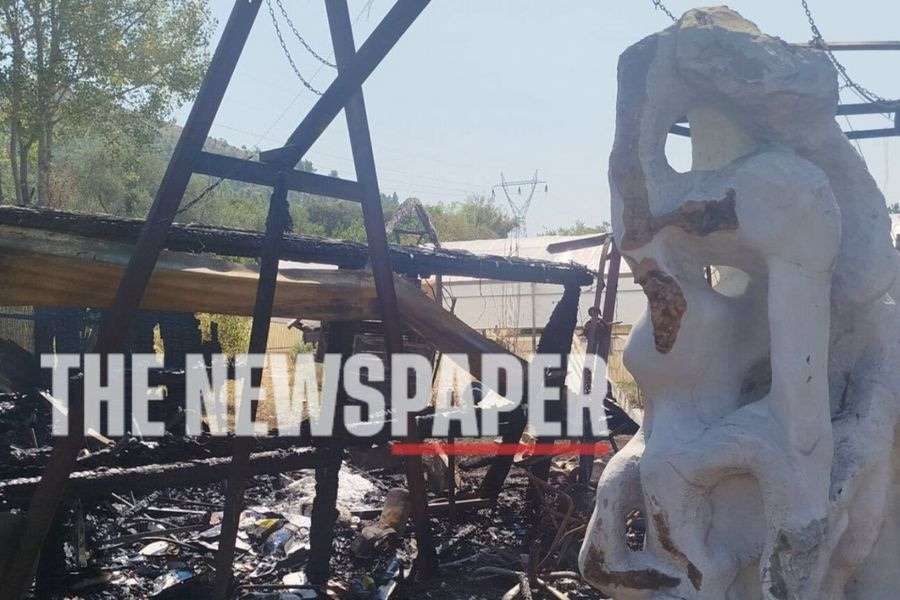 Φωτιά στον Βόλο: Στις φλόγες χώρος εργαστηρίου γλυπτών