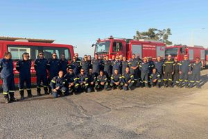 Έφυγαν από την Κρήτη με ένα μεγάλο «ευχαριστώ» οι πυροσβέστες που έδωσαν μάχη στο Ρέθυμνο – φωτογραφίες