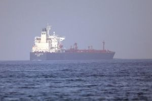 Έκρηξη «πολύ κοντά» σε πετρελαιοφόρο δεξαμενόπλοιο στο στενό του Ορμούζ, δεν υπάρχουν θύματα