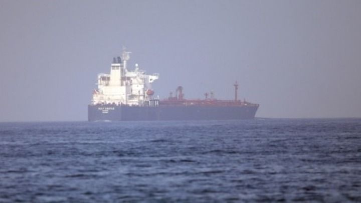 Έκρηξη «πολύ κοντά» σε πετρελαιοφόρο δεξαμενόπλοιο στο στενό του Ορμούζ, δεν υπάρχουν θύματα