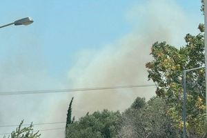 Φωτιά τώρα στη ΒΙ.ΠΕ Κορωπίου: Μήνυμα του 112 για ετοιμότητα – Επιχειρούν 6 αεροσκάφη