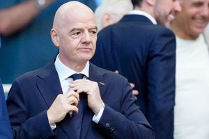 Ινφαντίνο: Αρνείται ότι η UEFA έδωσε «χρυσή» αποζημίωση στην παντρεμένη ερωμένη του