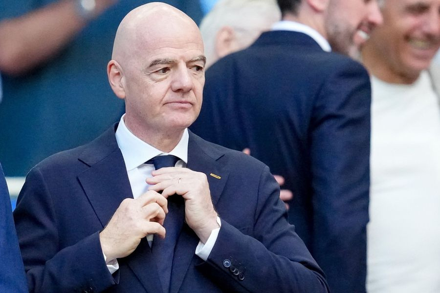 Ινφαντίνο: Αρνείται ότι η UEFA έδωσε «χρυσή» αποζημίωση στην παντρεμένη ερωμένη του