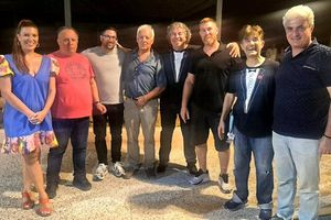 Δήμος Πλατανιά: Με επιτυχία πραγματοποιήθηκε η μουσικοθεατρική παράσταση «Παράστασις ΠεριΩπής» στο λιμανάκι
