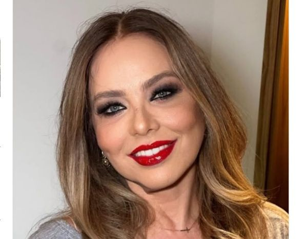 Ορνέλα Μούτι: Στα 71 της “γκρέμισε” το Instagram με κόκκινο κραγιόν και smokey eyes!