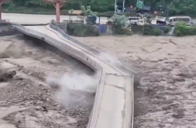 Νεπάλ: Τουλάχιστον οκτώ άνθρωποι έχασαν τη ζωή τους από πλημμύρες