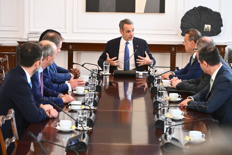 Ευπρόσδεκτο το γαλλικό «κλειδί», αλλά απαιτούνται αποφάσεις…υψηλής τάσης για την πόντιση του καλωδίου Κρήτης-Κύπρου. Από το 2021 έπρεπε να είχε παραδοθεί το έργο! Αυτό που σταθερά…ποντίζεται και πιάνει βυθό, είναι το κόμμα της Καρυστιανού…