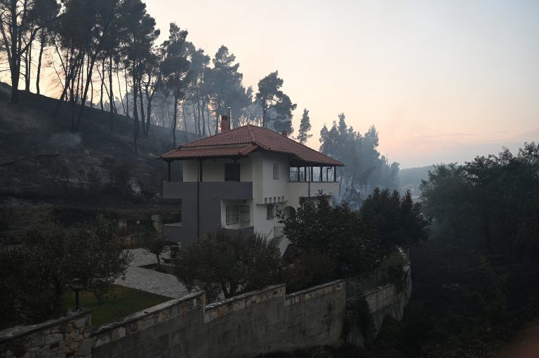 Χωρίς ενιαίο μέτωπο η φωτιά στη Σίβηρη Χαλκιδικής: Μάχη των πυροσβεστών με διάσπαρτες εστίες