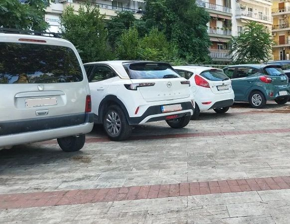 Δήμος Ρεθύμνης: Τέλος η δωρεάν στάθμευση στα σχολικά προαύλια από 1η Σεπτεμβρίου