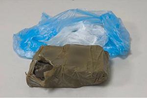 Γνωστή στις Αρχές η 46χρονη που «τσάκωσαν» με σχεδόν ένα κιλό ηρωίνη