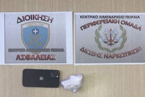Σύλληψη 19χρονου για ναρκωτικά στον Πειραιά
