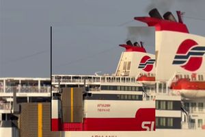 Τρόμος στη Μυτιλήνη: Έσπασαν οι κάβοι του «Αριάδνη» – Προσέκρουσε στην προβλήτα με 286 επιβάτες