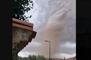 Γαλλία: Ανεμοστρόβιλος σάρωσε χωριό στον νομό Όντε, 26 τραυματίες