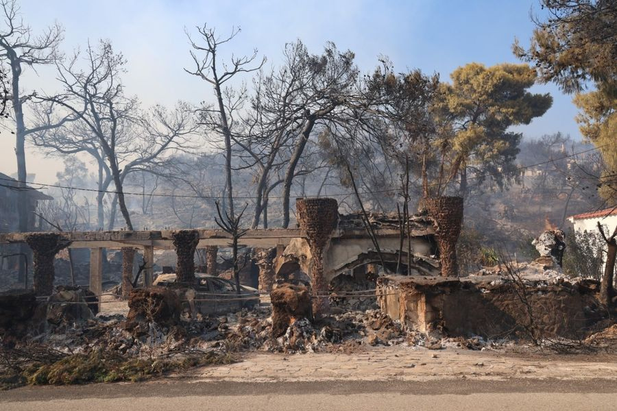 Σαλαμίνα: Χωρίς ενιαίο μέτωπο η φονική φωτιά με δύο νεκρούς – Εξαπλώθηκε σε επτά λεπτά, σε πλωτά 593 πολίτες