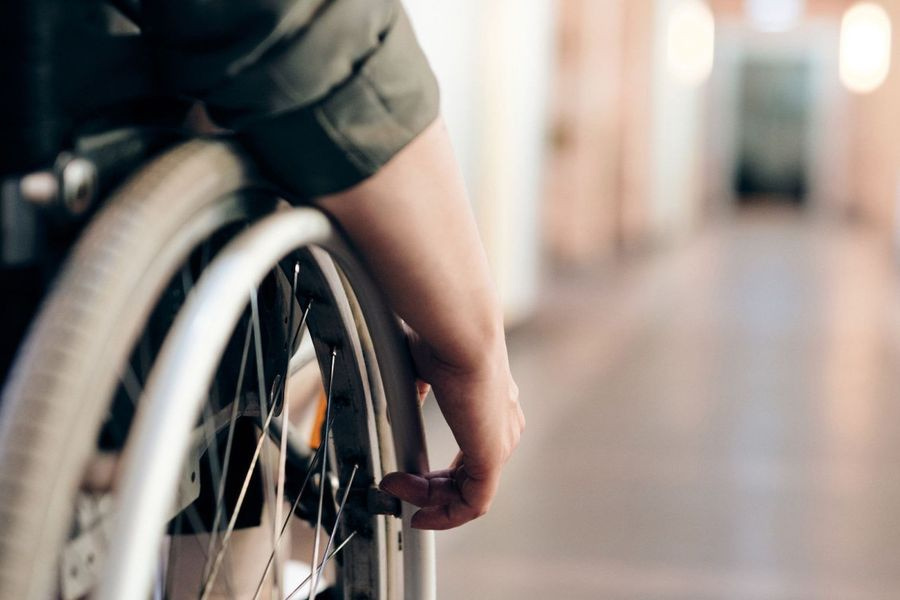 Άνοιξε η πλατφόρμα για τον Προσωπικό Βοηθό: Ποιοι είναι δικαιούχοι για τις νέες αιτήσεις