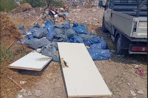 Μπάζα σε αγροτεμάχιο πετούσαν δύο άτομα που συνελήφθησαν