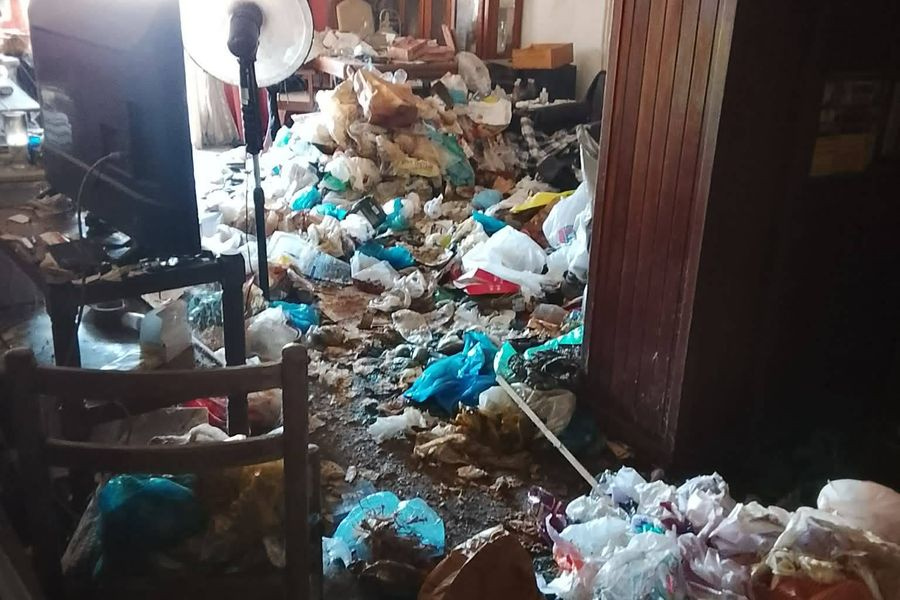 Σπίτι… “χωματερή” στο κέντρο των Χανίων (φωτογραφίες)