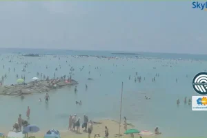 Ασφυκτικά γεμάτο το Ελαφονήσι – Δείτε φωτογραφίες