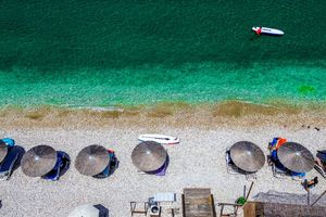Στο στόχαστρο οι αυθαίρετες καταλήψεις παραλιών – Πρόστιμα και λουκέτα