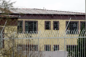 Mε drone προσπάθησαν να περάσουν 12 κινητά και 20 κάρτες SIM στις φυλακές Λάρισας