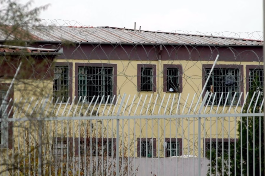 Mε drone προσπάθησαν να περάσουν 12 κινητά και 20 κάρτες SIM στις φυλακές Λάρισας