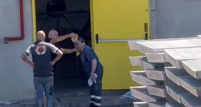 Έκρηξη σε εργοστάσιο στα Οινόφυτα – Δύο εργαζόμενοι με εγκαύματα
