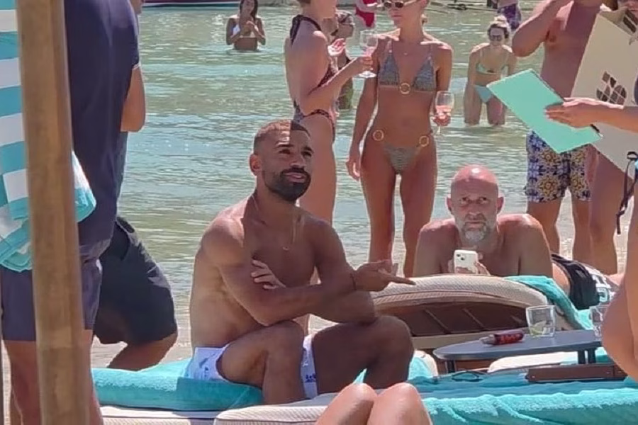 Στη Μύκονο για τις καλοκαιρινές διακοπές του ο Σαλάχ μετά το Μουντιάλ (vid)