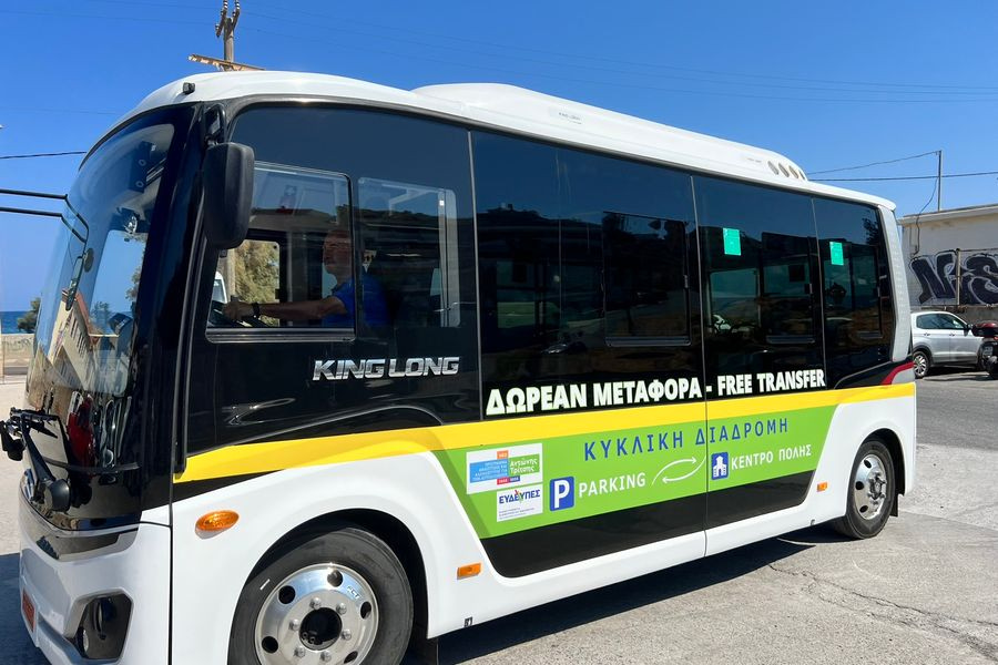 Συμβολική βόλτα του Δημάρχου Ρεθύμνης και Αντιδημάρχων με το ηλεκτρικό λεωφορείο του Δήμου