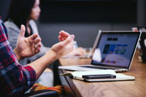 Γιατί η Ολλανδία έχει χαμηλό ποσοστό ανεργίας στους νέους;