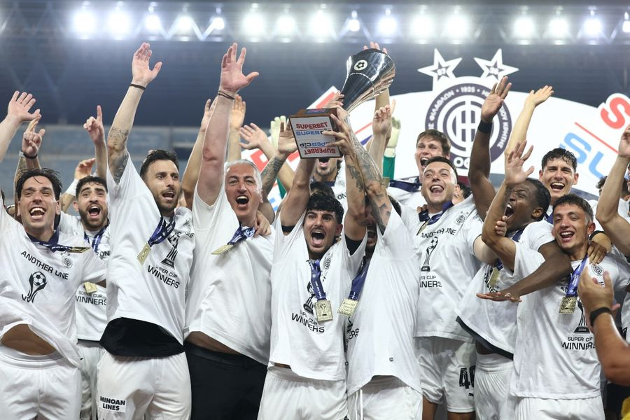 Η απονομή του Super Cup στον ΟΦΗ: Η κούπα στον ουρανό του Ηρακλείου