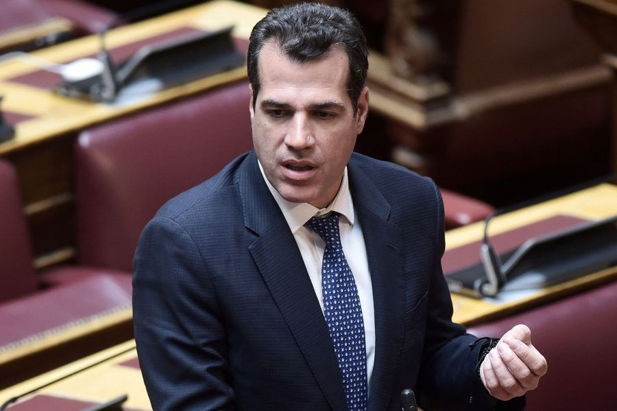 Πλεύρης: Τα ήρεμα νερά δεν σημαίνουν υπαναχώρηση – Τι είπε για μεταφορές μεταναστών από την Κρήτη
