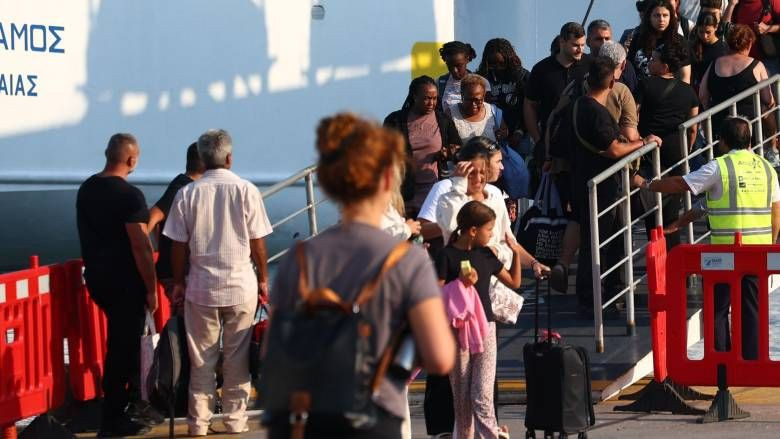 «Βούλιαξε» από κόσμο το λιμάνι του Ηρακλείου – Πάνω από 34.000 επιβάτες και χιλιάδες οχήματα σε ένα τριήμερο