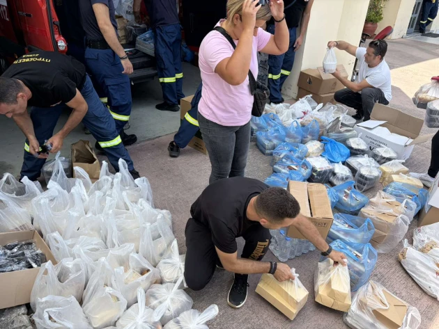 Κίνηση ανθρωπιάς από τον Δήμο Μυλοποτάμου: Πάνω από 1.200 μερίδες φαγητού και είδη πρώτης ανάγκης σε πυρόπληκτους και πυροσβέστες (pics)
