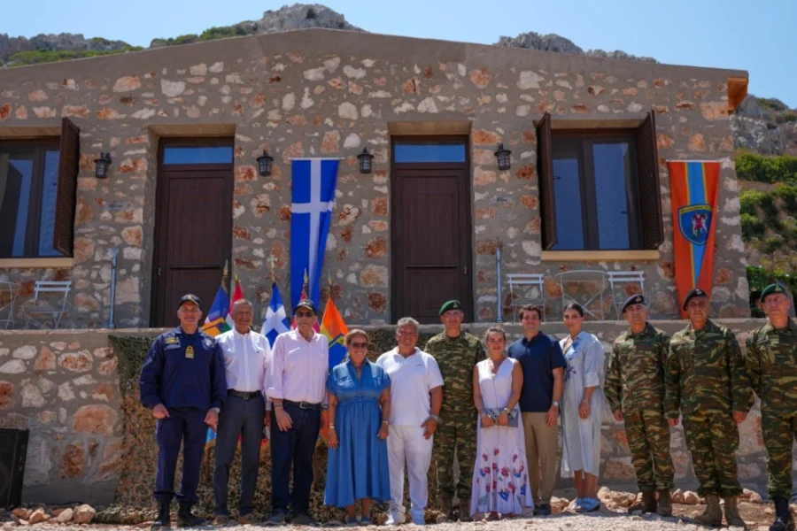 Δύο νέοι ξενώνες παραδόθηκαν στις Ένοπλες Δυνάμεις στη νήσο Ρω