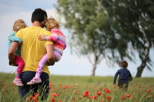 Επίδομα παιδιού 150 ευρώ: Η κρίσιμη προθεσμία που δεν πρέπει να χάσουν οι γονείς – Ποιους αφορά