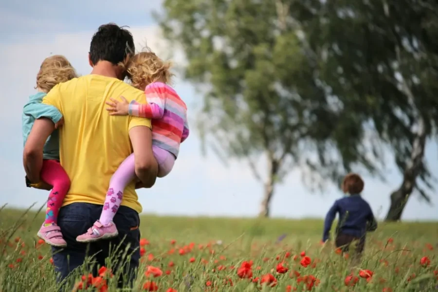 Επίδομα παιδιού 150 ευρώ: Η κρίσιμη προθεσμία που δεν πρέπει να χάσουν οι γονείς – Ποιους αφορά