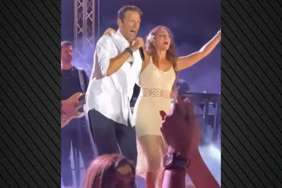 Η Evangelia χόρεψε τις «Καμπάνες» με τον Κωνσταντίνο Αργυρό στα Χανιά και ευχήθηκε καλό Δεκαπενταύγουστο