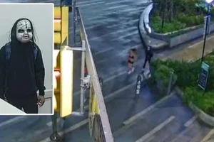 «Είσαι έτοιμη να πεθάνεις;»: Καταζητείται άνδρας με μάσκα κούκλας που τρομοκρατεί κατοίκους στη Φιλαδέλφεια, δείτε βίντεο