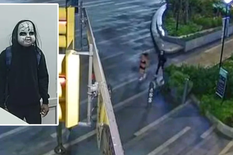 «Είσαι έτοιμη να πεθάνεις;»: Καταζητείται άνδρας με μάσκα κούκλας που τρομοκρατεί κατοίκους στη Φιλαδέλφεια, δείτε βίντεο