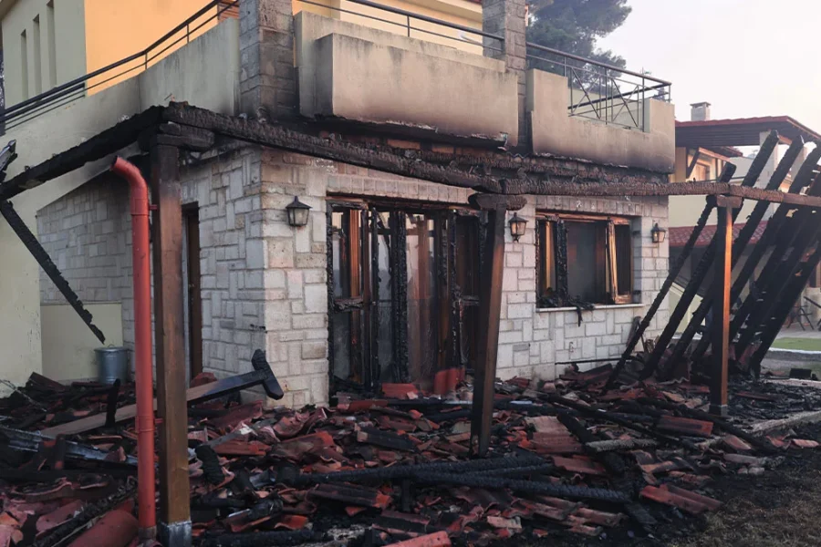 Βελτιωμένη η εικόνα της φωτιάς στη Χαλκιδική: Εκκενώθηκαν Σίβηρη και Φούρκα