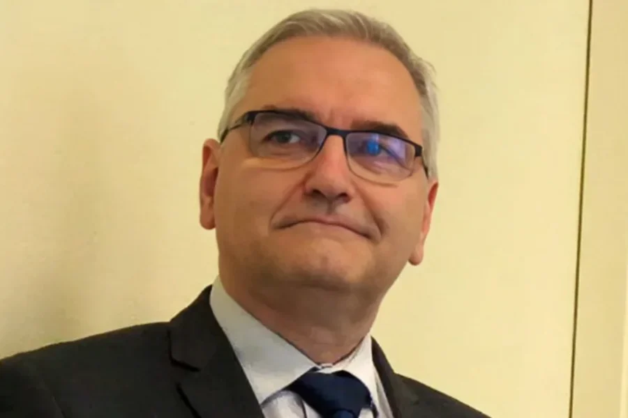 Γαλλία: Δημόσιος υπάλληλος νάρκωνε υποψήφιες για δουλειά και τις ανάγκαζε να ουρούν πάνω τους -Κατέγραφε τα «πειράματα» σε αρχείο