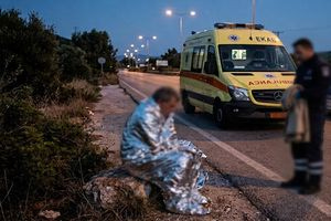 Τα ήπιε και γδύθηκε – Κλήθηκε ασθενοφόρο για να του δώσει… αλουμινοκουβέρτα!