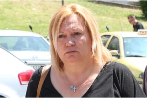 Στο νοσοκομείο η Καίτη Φίνου: “Οι πόνοι είναι φρικτοί”