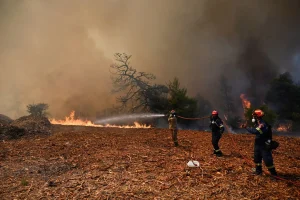 Μηνύματα του 112 για απομάκρυνση λόγω της πυρκαγιάς, από Κανδήλι, Άνω Βλυχάδα, Άγιος Κωνσταντίνος, ΒΙΠΕ Μεγάρων – Παπά Περιβόλι Αττικής