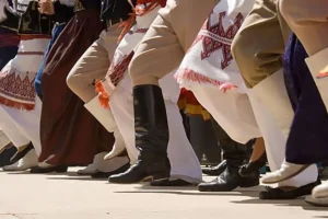 Ξυλοδαρμός ανήλικου Κύπριου στην Κρήτη – Καβγάς με αφορμή μια…σούστα σε γλέντι στη Σητεία