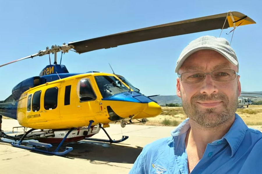 «Ήταν πολύ περήφανος για το ελικόπτερο»: Η ιστορία του Δανού πιλότου που σκοτώθηκε στη Δυτική Αττική και η τελευταία φωτογραφία πριν τη μοιραία πτήση