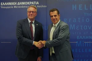 Συνάντηση Πλεύρη με τον Δανό υπουργό Μετανάστευσης – Στο επίκεντρο τα Return Hubs
